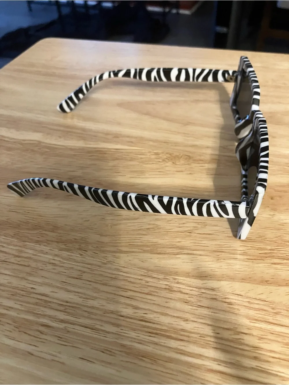 Zebra Stripe Rectangle Sunglasses - Black & White